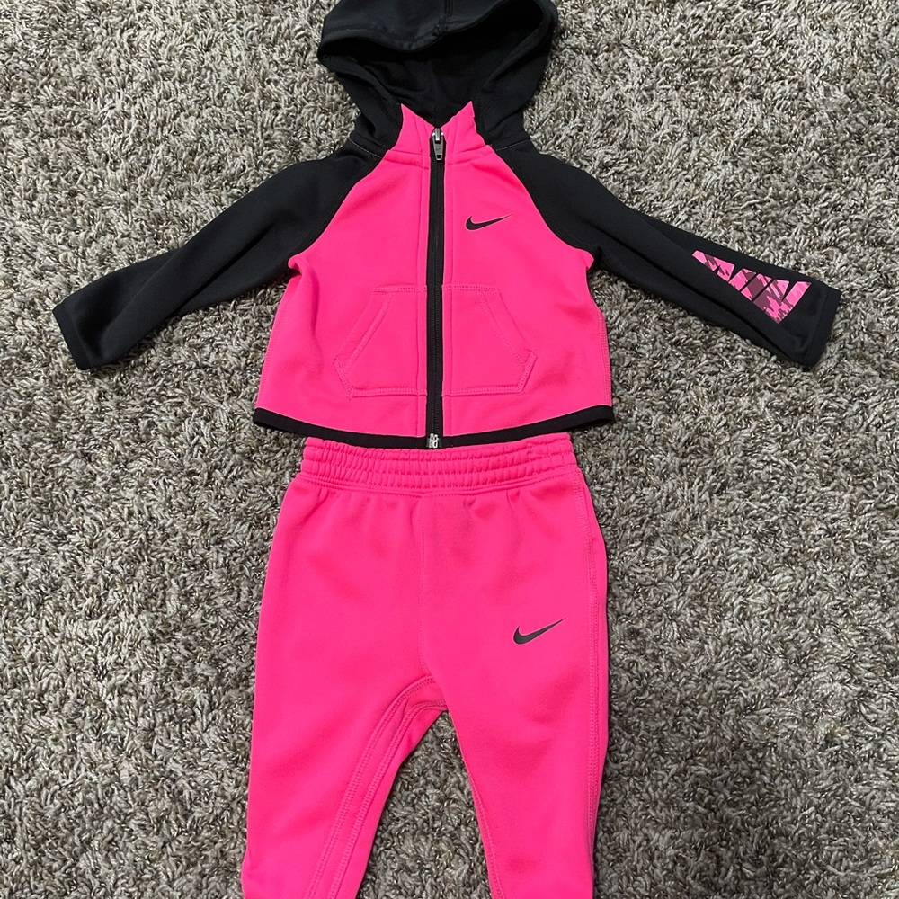 Nike Dri - Fit 2 piece